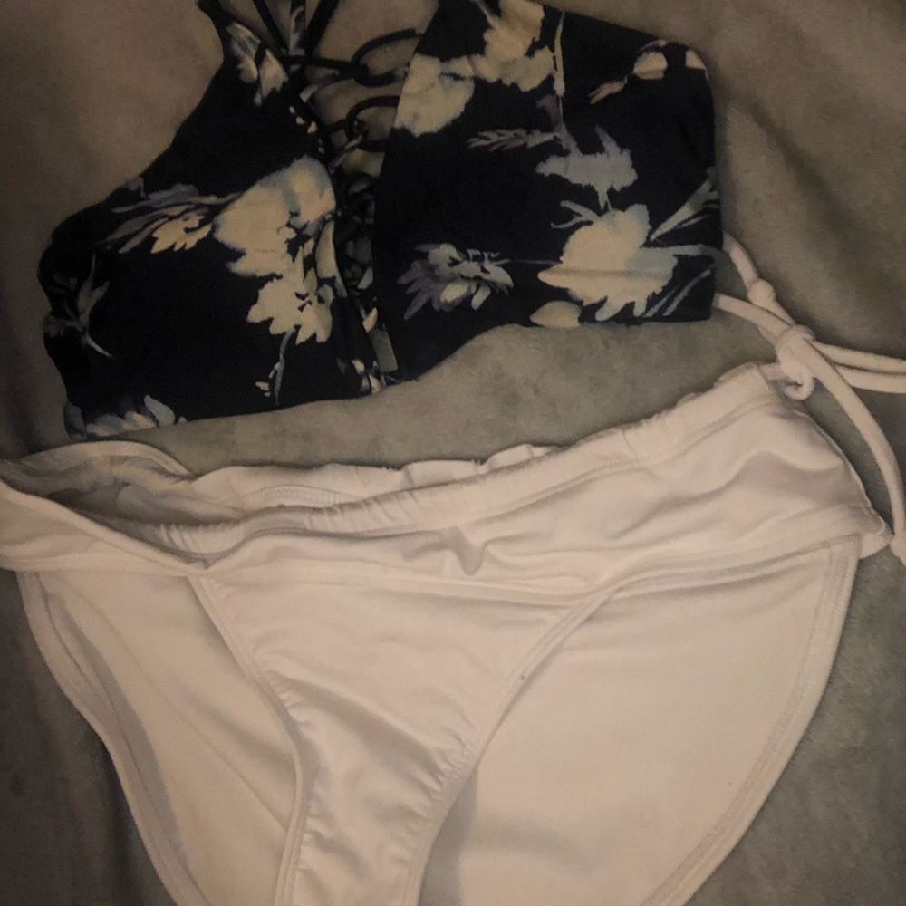 NEW Athleta bathing suit . Can be sold separate